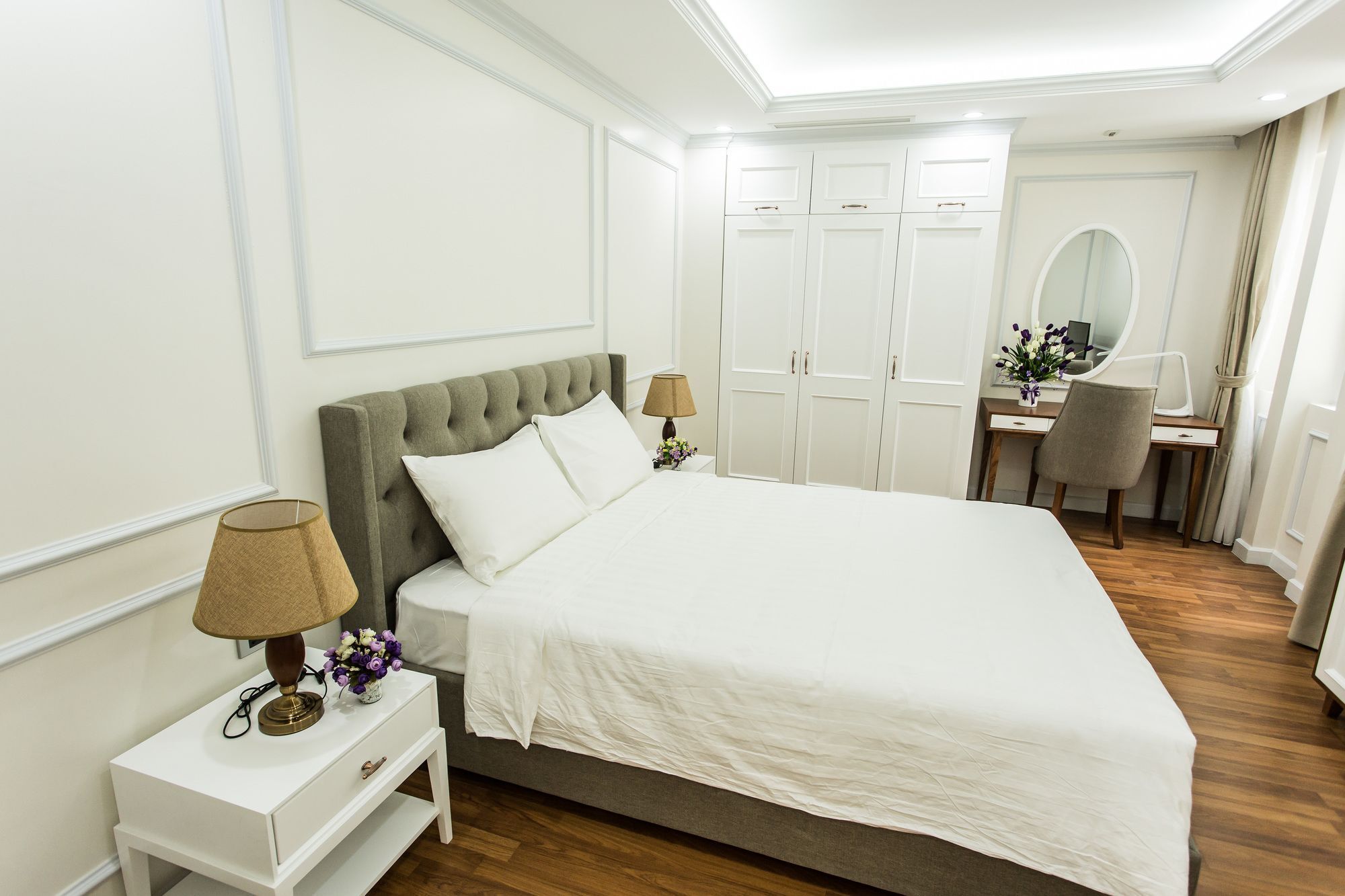 Khách sạn hẻo lánh H & H Building